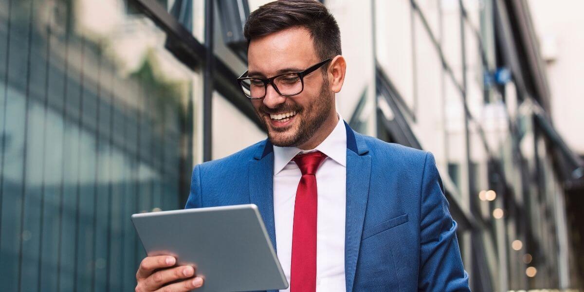 an-iso-agent-checking-his-residual-payouts-in-cheshire-ma