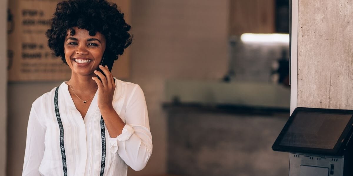 a-pos-dealer-in-cos-cob-connecticut-talking-to-her-merchant-about-the-benefits-of-total-touch