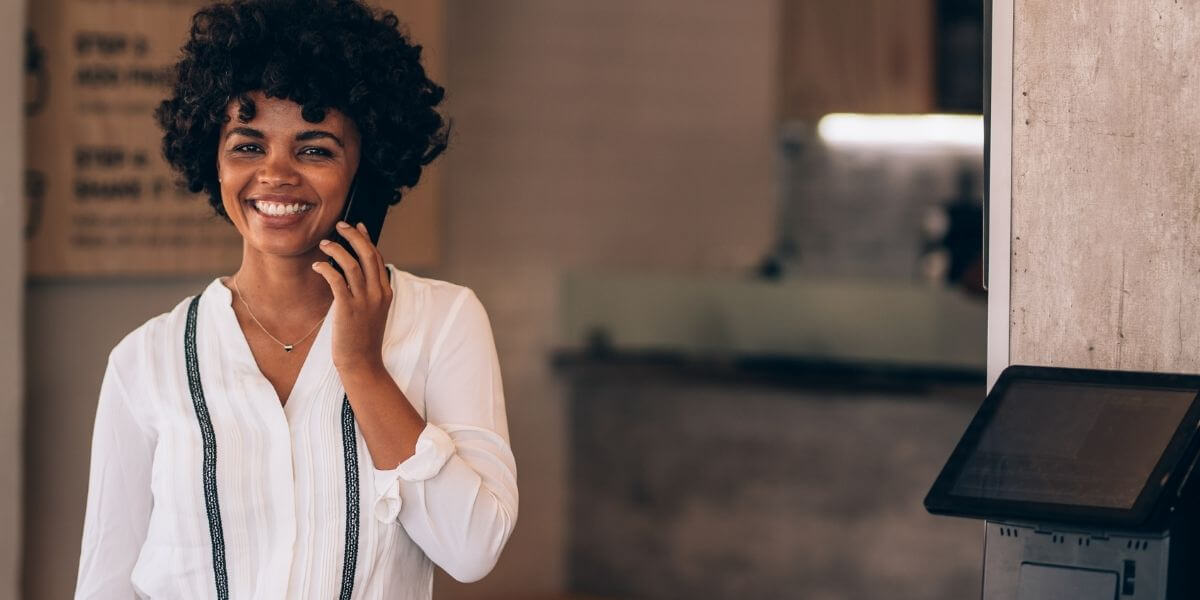 a-pos-dealer-in-plainfield-connecticut-talking-to-her-merchant-about-the-benefits-of-total-touch