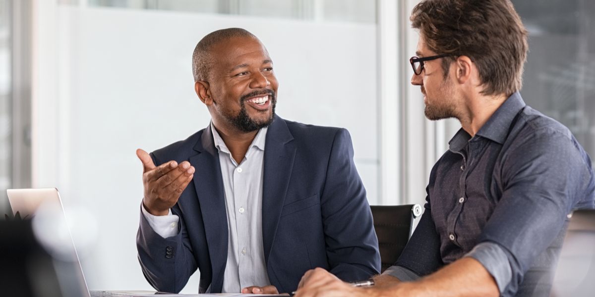 iso-agent-talking-to-his-client