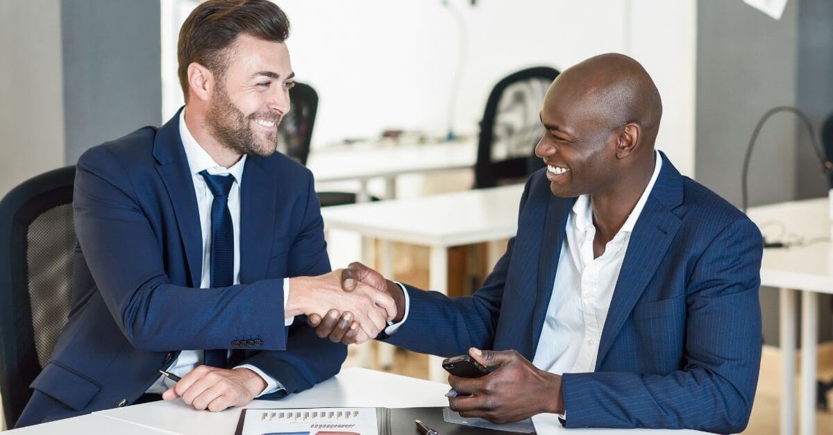 a-merchant-agent-in-aurora-closing-a-deal