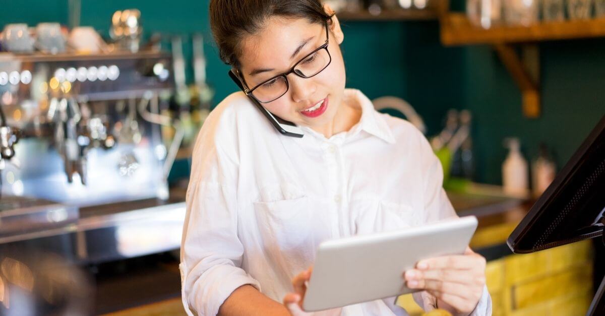 this-pos-dealer-is-showing-her-client-how-easy-total-touch-is-in-paramus-nj