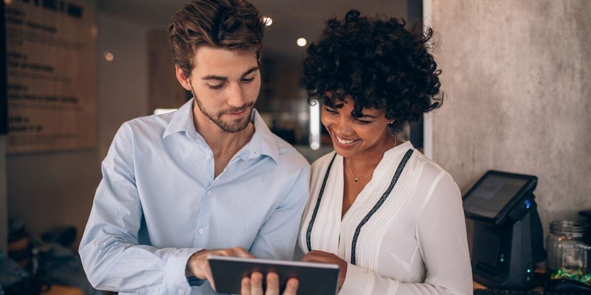 a-bunk-foss-wa-pos-dealer-showing-her-client-how-to-use-total-touch