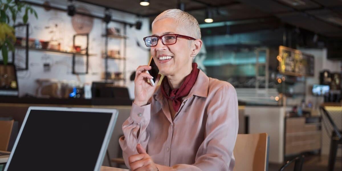 spring-hill-tn-pos-dealer-talking-on-the-phone-with-a-restaurant-manager