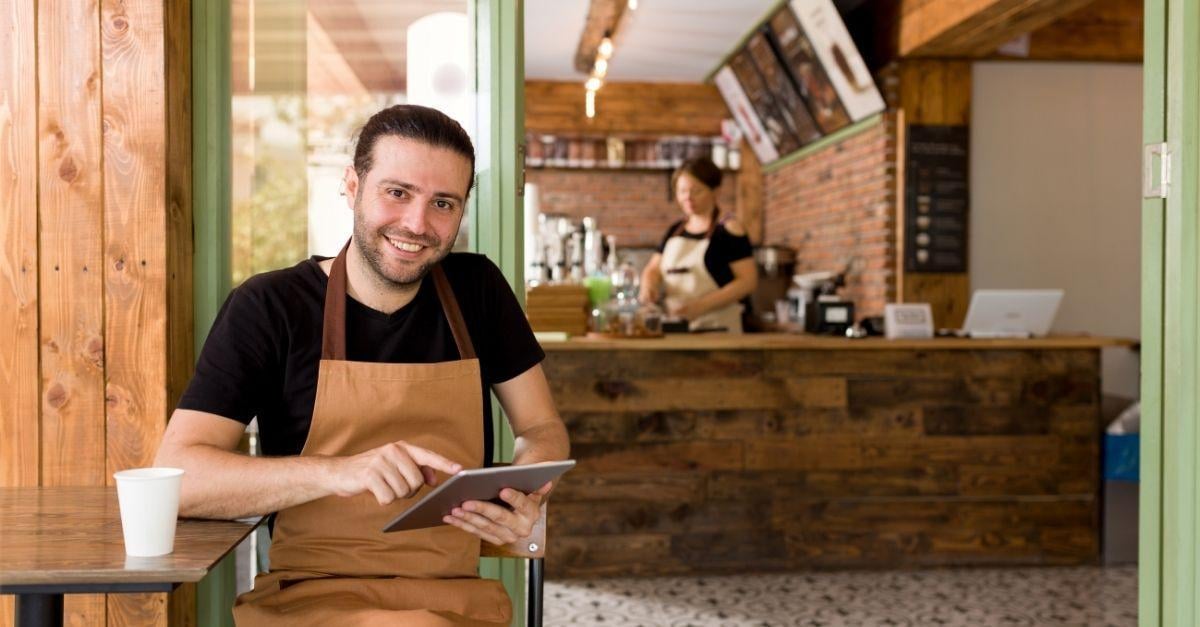 hudson-nh-restaurant-owner-using-the-mobile-payment-option-provided-by-his-pos-reseller