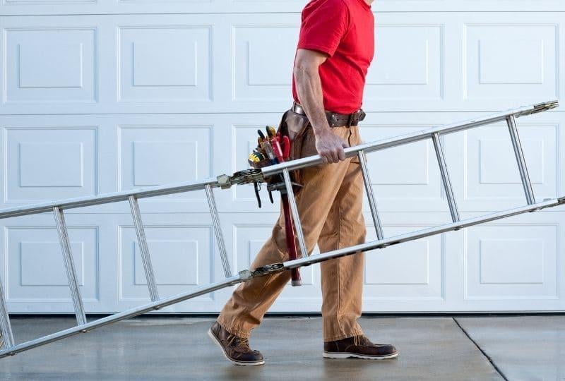 general-maintenance-contractor-carrying-a-ladder-to-their-clients-home