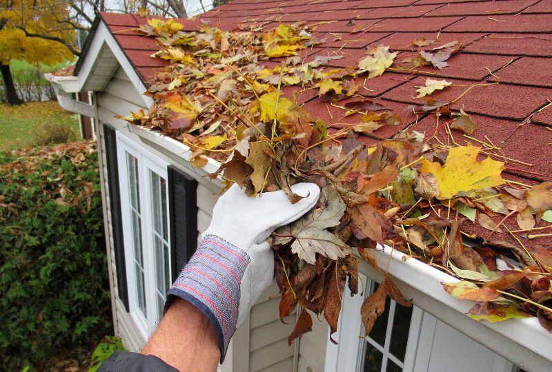 technician-cleaning-a-gutter