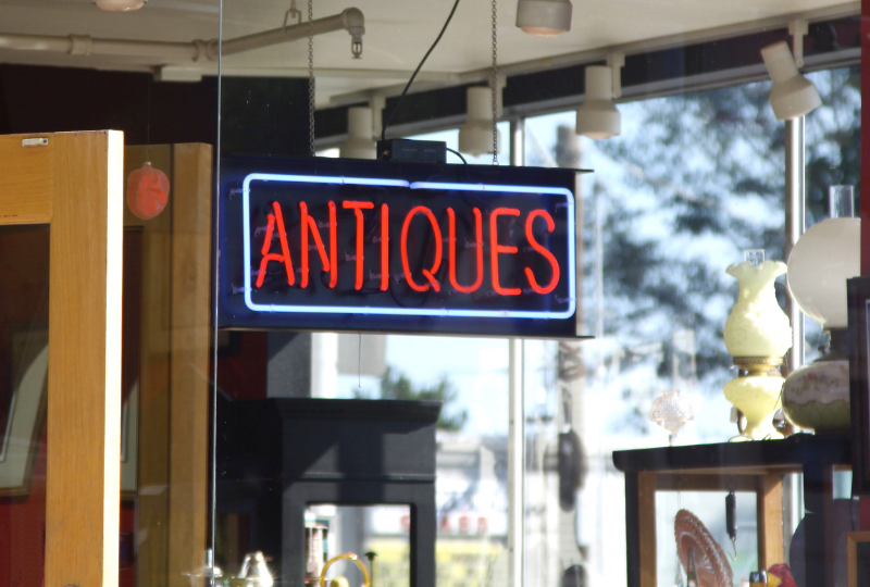 antique-store-merchant-services