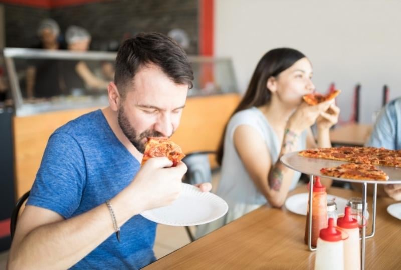 customers-enjoying-pizza