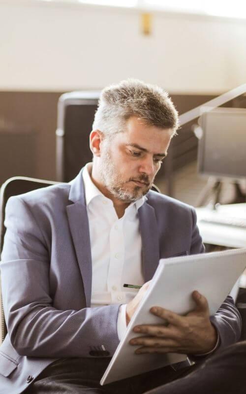 an-ems-agent-working-on-a-merchant-deal