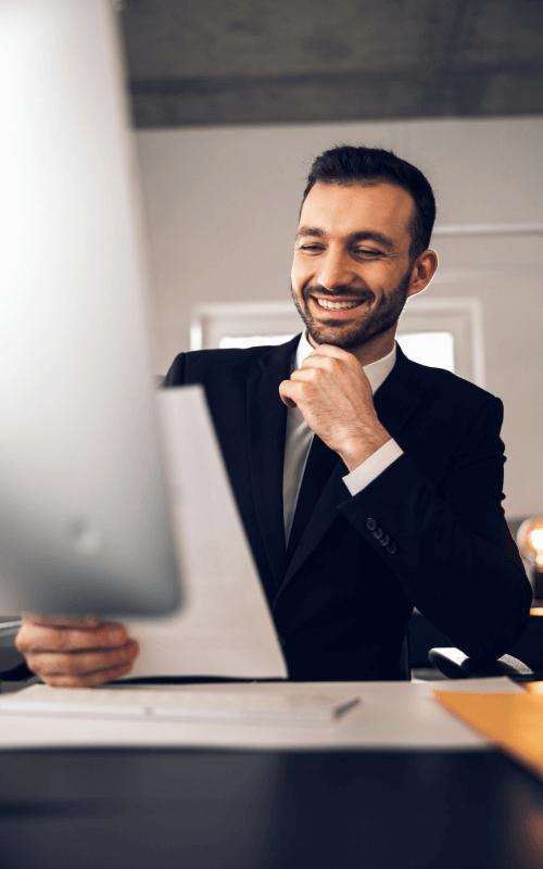 an-iso-agent-looking-at-his-residuals